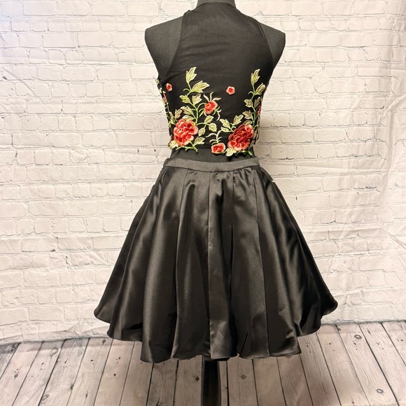 Dave & Johnny Two Piece Formal Black Flared Skirt with Red Floral Embroidery - Picture 2 of 11